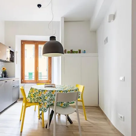 Centrale Con Cucina 아파트